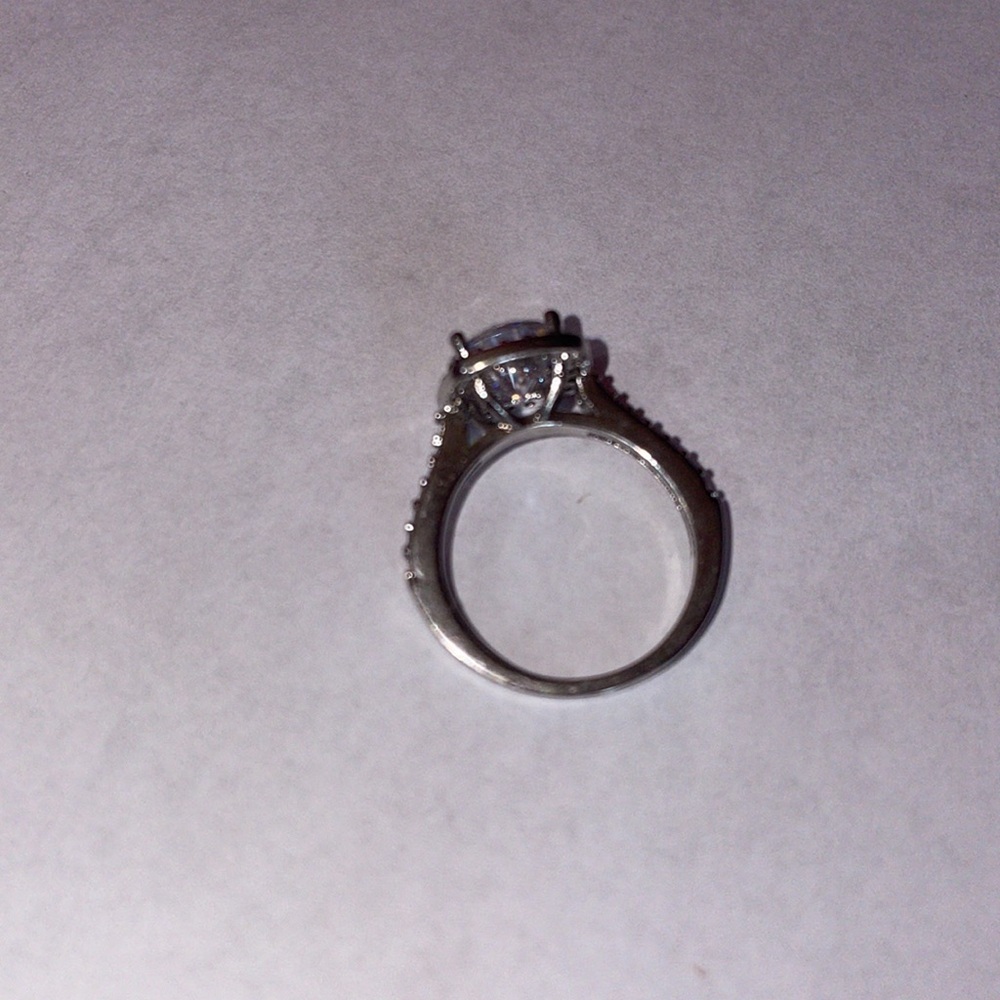 Beautiful Size 5 ring - Picture 3 of 3